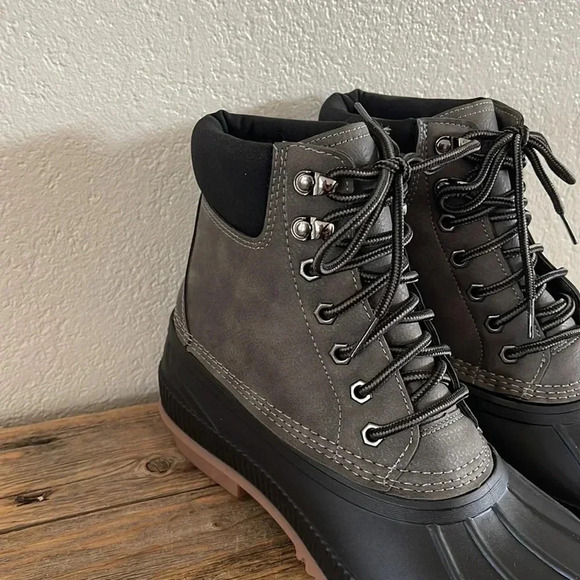 TOMMY HILFIGER
COLORBLOCK DUCK BOOT - Picture 8 of 9